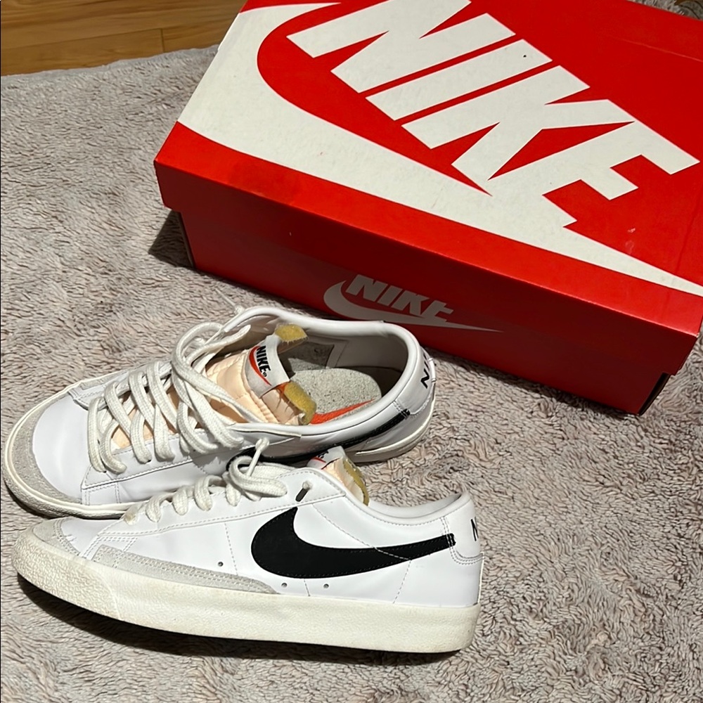 Nike Classic White and Black Low-Top Sneakers